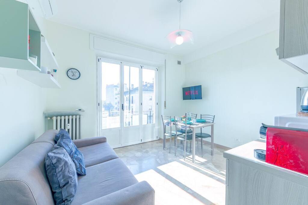 Navigli - Downtown - Duomo Spacious Two Bedroom Apartment - Close To Metro - Ac - Wi-Fi Milan Luaran gambar