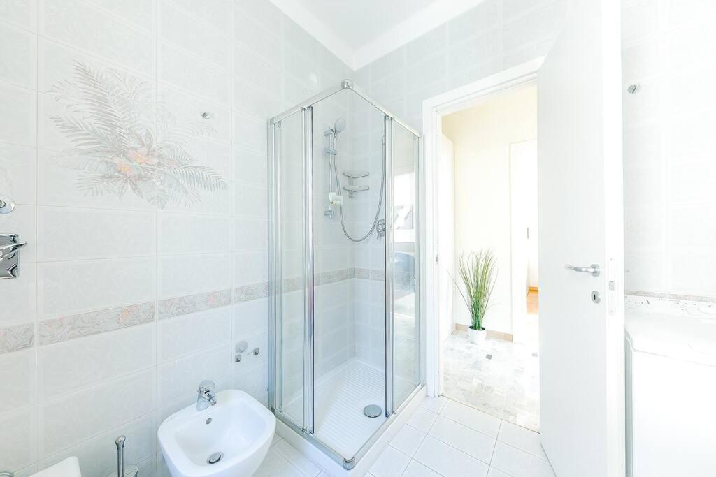 Navigli - Downtown - Duomo Spacious Two Bedroom Apartment - Close To Metro - Ac - Wi-Fi Milan Luaran gambar
