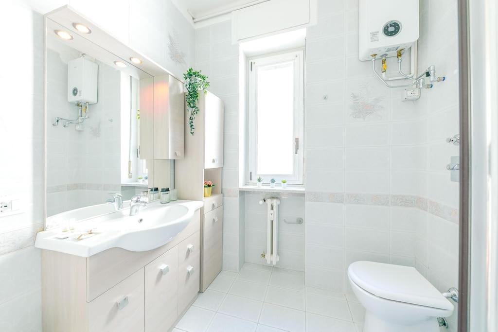 Navigli - Downtown - Duomo Spacious Two Bedroom Apartment - Close To Metro - Ac - Wi-Fi Milan Luaran gambar