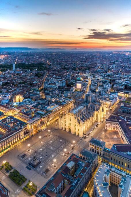 Navigli - Downtown - Duomo Spacious Two Bedroom Apartment - Close To Metro - Ac - Wi-Fi Milan Luaran gambar