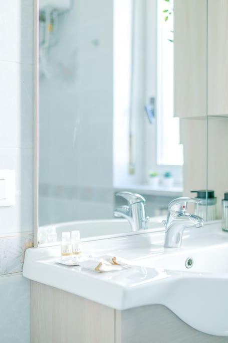Navigli - Downtown - Duomo Spacious Two Bedroom Apartment - Close To Metro - Ac - Wi-Fi Milan Luaran gambar
