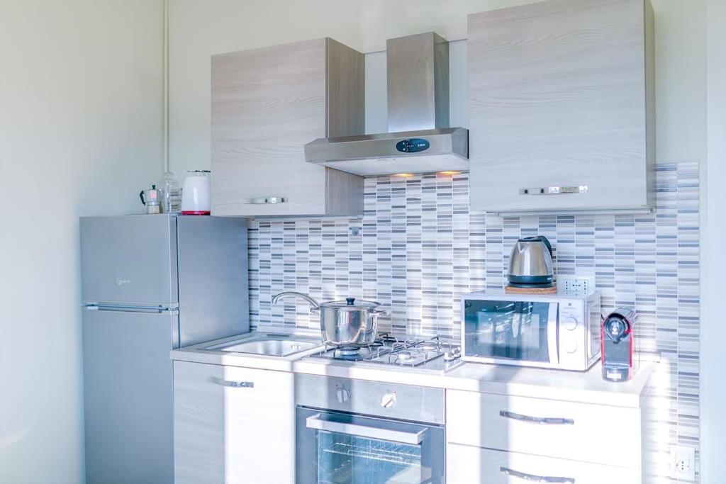 Navigli - Downtown - Duomo Spacious Two Bedroom Apartment - Close To Metro - Ac - Wi-Fi Milan Luaran gambar
